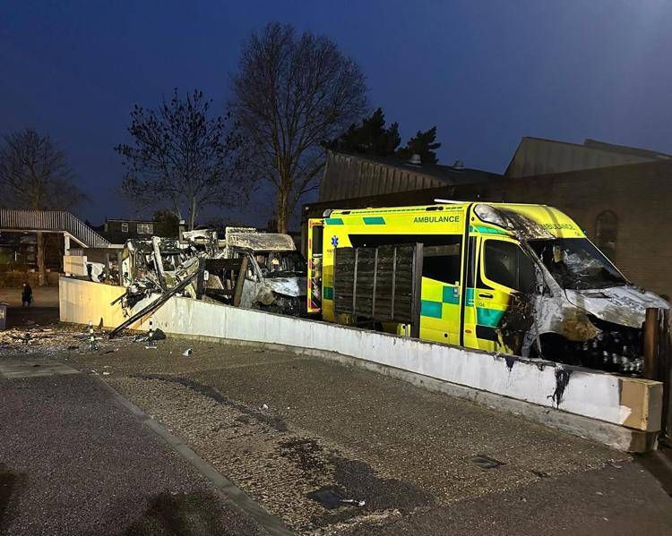 Le ambulanze incendiate (Ipa)