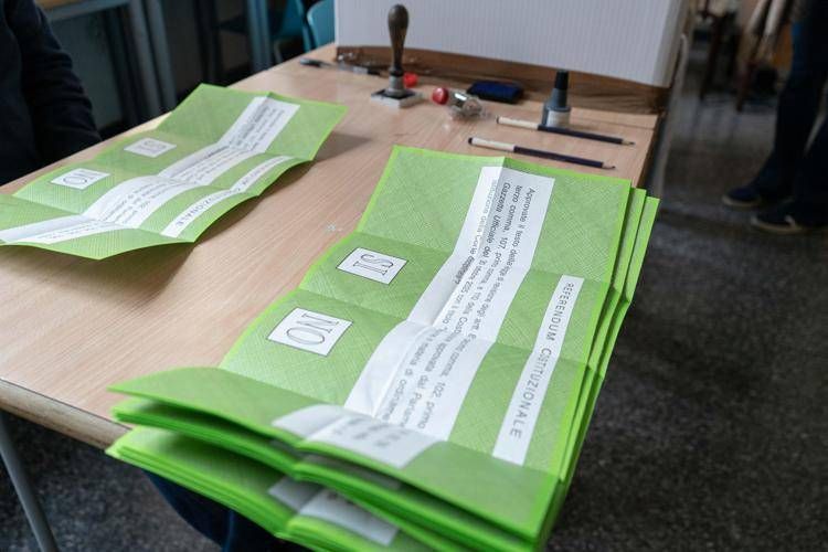 Referendum giustizia, chiusi i seggi: exit poll lieve vantaggio No LIVE