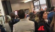 Referendum, 'No' in vantaggio: brindisi, 'Bella Ciao' e cori contro Meloni all'Anm di Napoli - Video