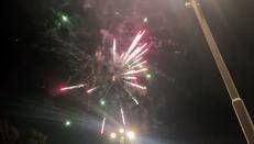 Referendum, corteo del No arriva in piazza del Popolo: festa tra fuochi d'artificio e fumogeni - Video