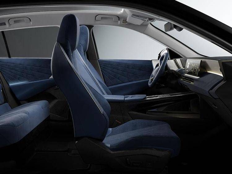 DS N°7, lusso e sostenibilità: interni in Alcantara Blu Eterno