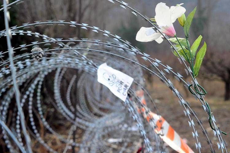 Fili spinato al confine tra Slovenia e Croazia (Fotogramma/Ipa) 