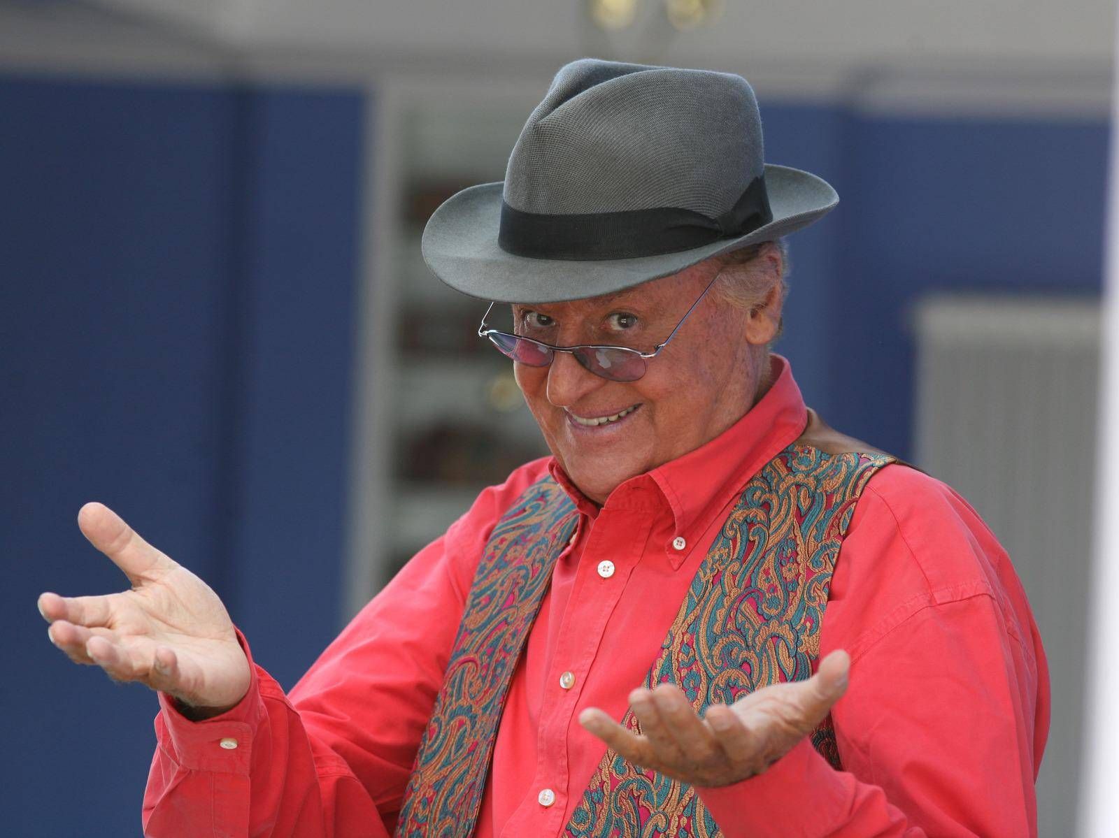 Renzo Arbore: "50 anni fa con 'L'Altra Domenica' rivoluzionammo la tv"