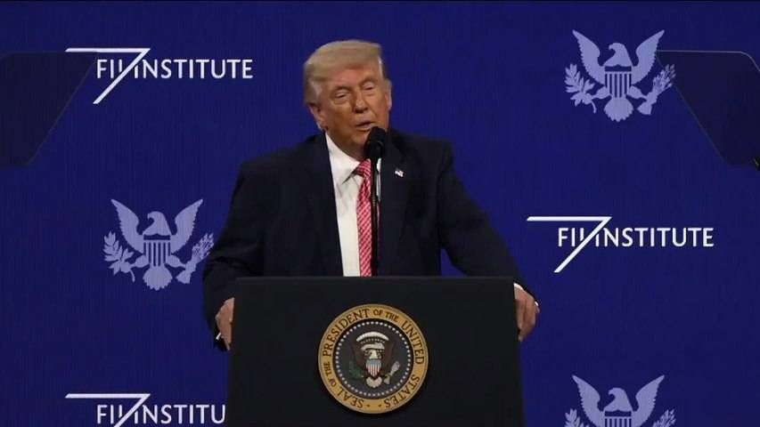 Trump: "L'Iran deve aprire lo Stretto di... Trump"