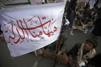 Sostenitori degli Houthi a Sanaa, capitale dello Yemen (Fotogramma/Ipa) - Fotogramma/Ipa