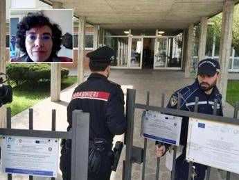 La prof e l'istituto dove c'è stata l'aggressione (Fotogramma/Ipa)