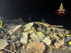 La foto del crollo postata dai Vigili del fuoco
