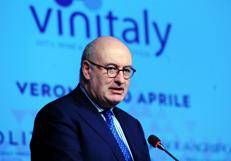 L'ex commissario Ue all'Agricoltura Phil Hogan  - Fotogramma/Ipa