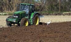 Aratura dei campi vicino a MIlano. - (Fotogramma/Ipa)