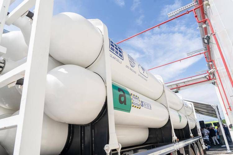 Bombole di idrogeno a Carugate, nel Milanese (Fotogramma/Ipa)