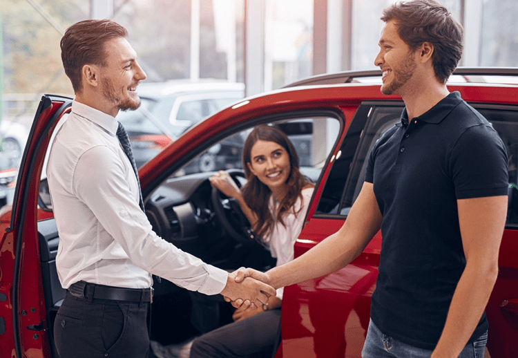 Nell’era digitale il concessionario auto resta decisivo