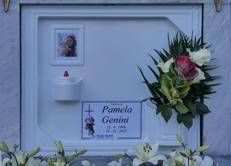 Il loculo, profanato nei giorni scorsi, di Pamela Genini - Fotogramma /Ipa