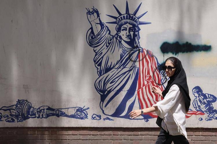 Iran, murales anti Usa a Teheran - Afp