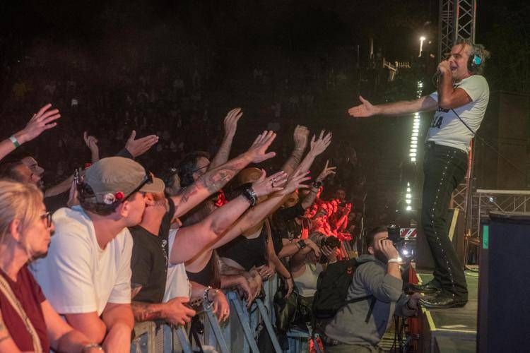 Piero Pelù sul palco dell'edizione 2025 di S.O.S. Palestina