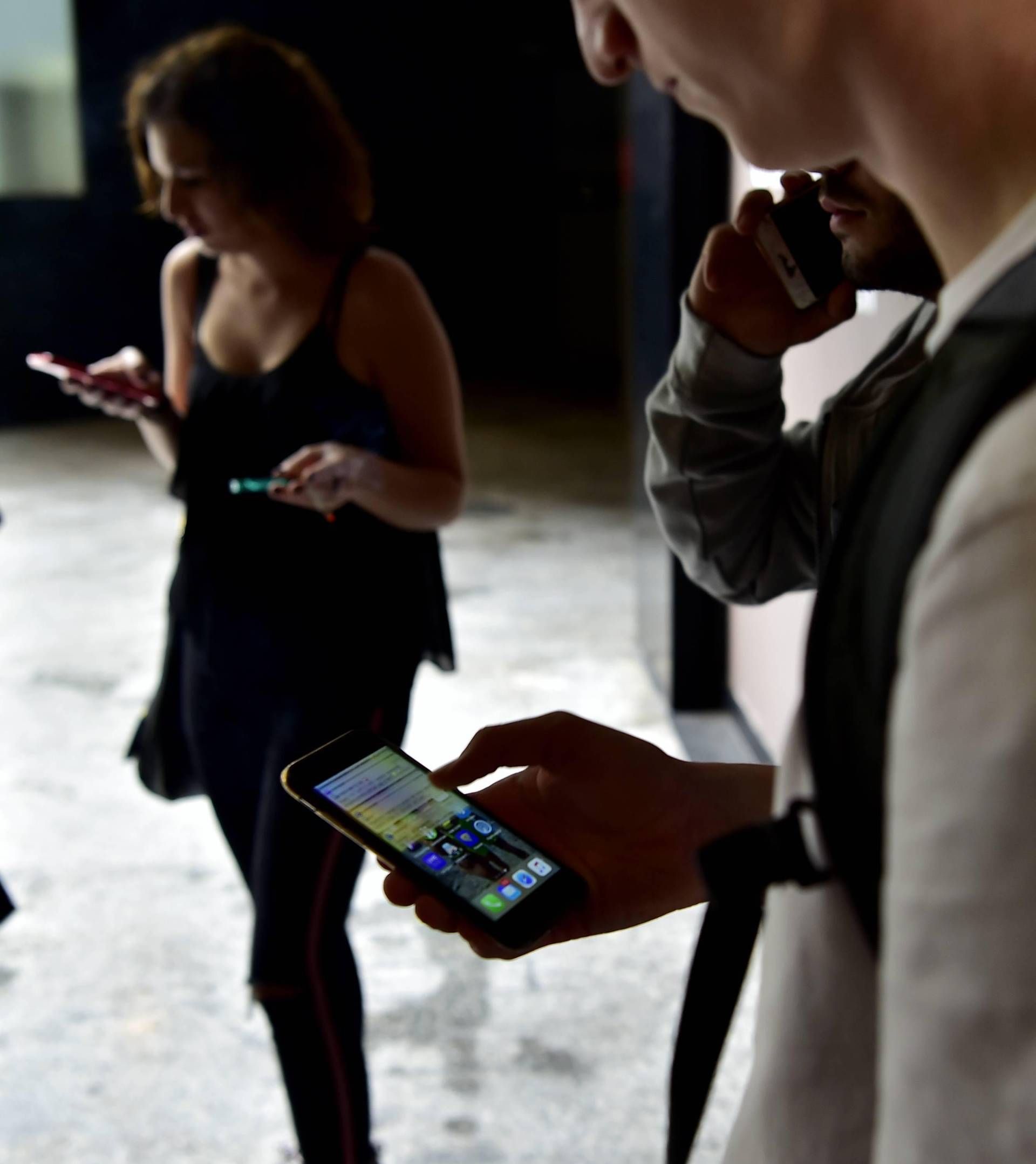 Gen Z e la "telefobia". Ecco perché oggi si preferiscono i messaggi alle chiamate