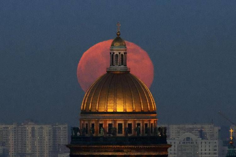 Luna piena rosa in arrivo, ma di che colore sarà davvero il 2 aprile?