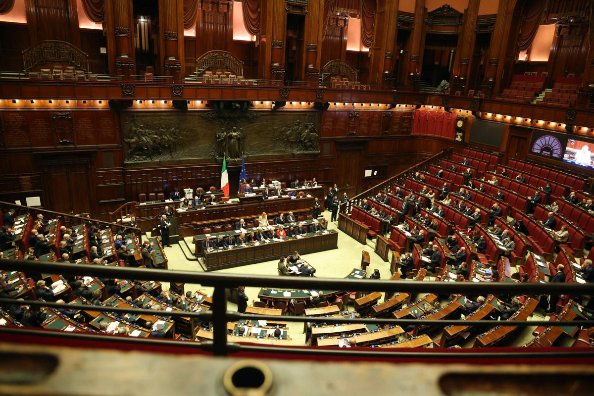 https://www.adnkronos.com/resources/02a4-20488a8a5671-ab238c823107-1000/format/huge/camera_aula_deputati_ipa.jpeg