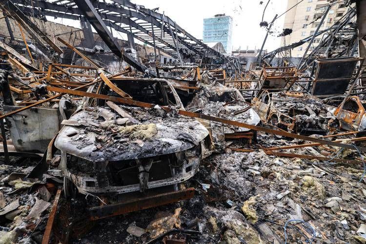 Iran, Trump minaccia nuovi attacchi su ponti e centrali. Teheran: 