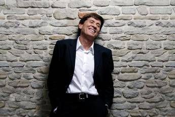 Gianni Morandi: "A 81 anni riempio i palasport, Dalla mi chiamava lo Psyco di Monghidoro"