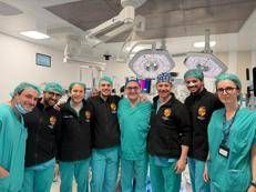 Pierluigi Bove (terzo da sinistra) e subito dopo Gabriele Antonini, insieme al team   