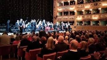 Fenice, il pubblico protesta contro il sovrintendente: 