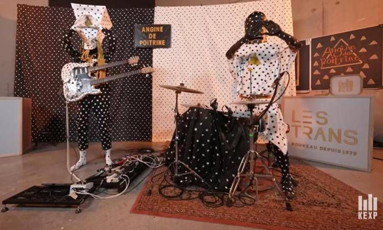 Gli Angine de Poitrine durante l'esibizione negli studi della radio di Seattle KEXP (YouTube)