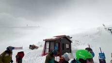 Svizzera? Macché. Sull'Etna neve in primavera e sciatori in pista - Video