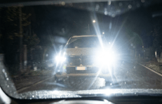 Sei automobilisti su dieci sono infastiditi dai fari auto sempre più potenti