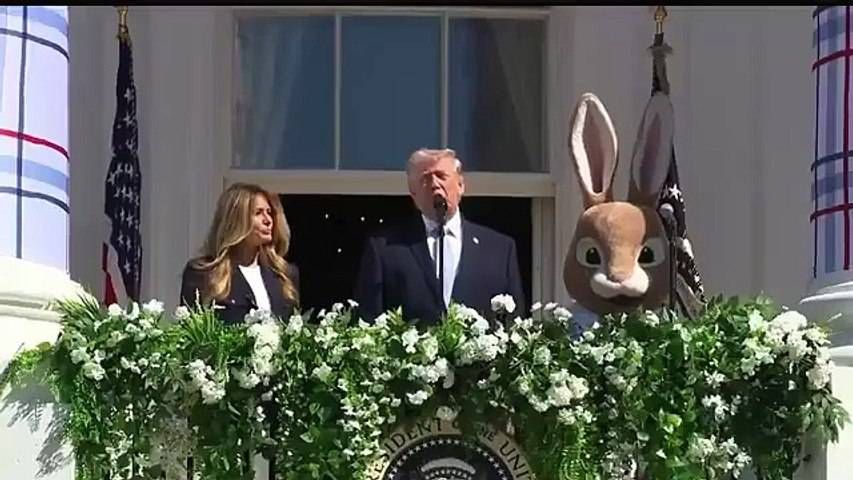 Trump, il messaggio all'Iran con il coniglio pasquale: "Non siete più così forti"