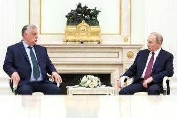 Il premier ungherese Viktor Orban (a sinistra) e il presidente russo Vladimir Putin a Mosca durante un incontro nel 2024  - Fotogramma/Ipa
