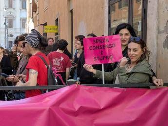 "Senza consenso è stupro", presidio davanti al Senato contro ddl Bongiorno