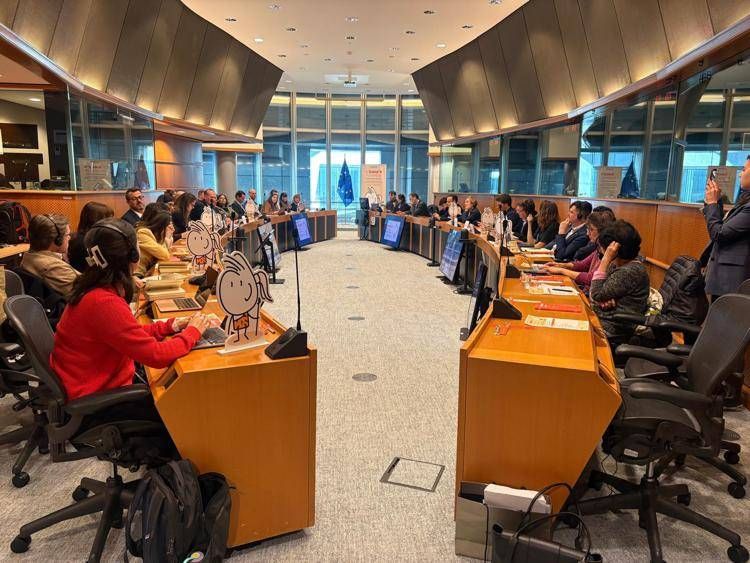 presentazione-libro-aspassoconlucy-bruxelles_comm 'A spasso con Lucy', in un libro contributo della carne a evoluzione umana