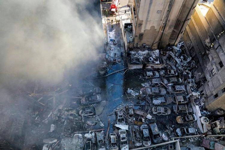 Macerie e soccorsi in Libano dopo il raid di Israele - Afp