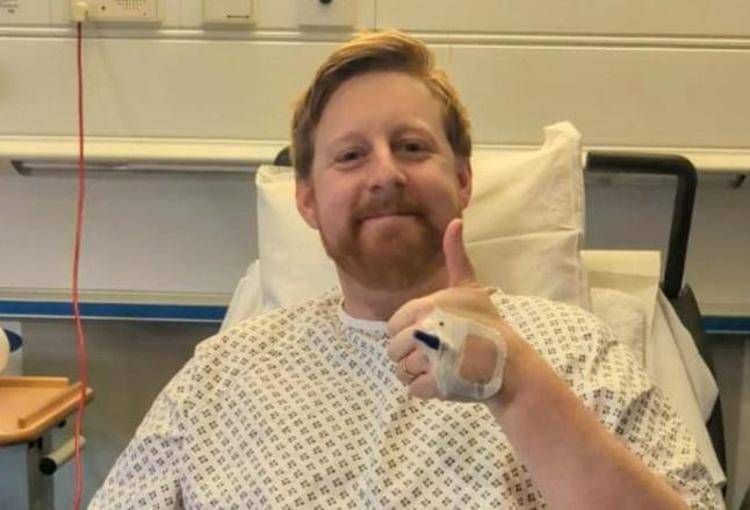 Michael Patrick in ospedale in una delle immagini pubblicate su Facebook dall'attore