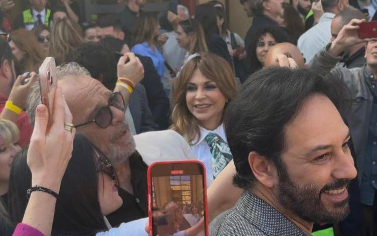 Bagno di folla e selfie per il cast dei Cesaroni - Adnkronos