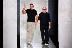 Stefano Gabbana e Domenico Dolce insieme in passerella a Milano nel febbraio 2026 - Fotogramma /Ipa