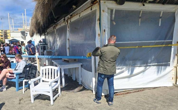 Ostia, sigilli a una parte dello stabilimento Capanno. I gestori: 