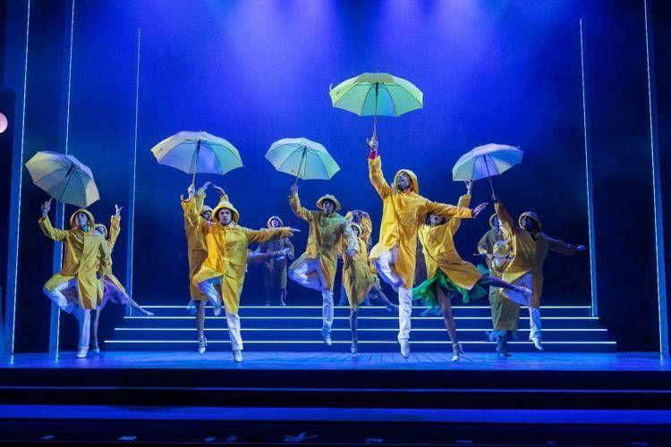 Un'immagine di 'Cantando sotto la pioggia', il musical firmato da Luciano Cannito in cartellone al Teatro Brancaccio di Roma