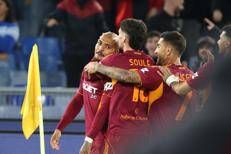 La Roma festeggia Malen - Ipa/Fotogramma