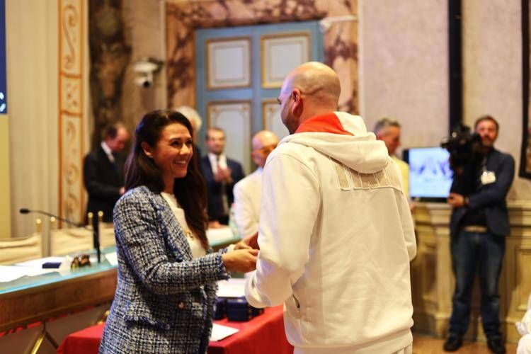 Milano-Cortina, Giusy Versace porta in Senato i campioni azzurri e li premia