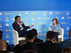 Il direttore dell'Adnkronos Davide Desario e la ministra Maria Elisabetta Alberti Casellati 