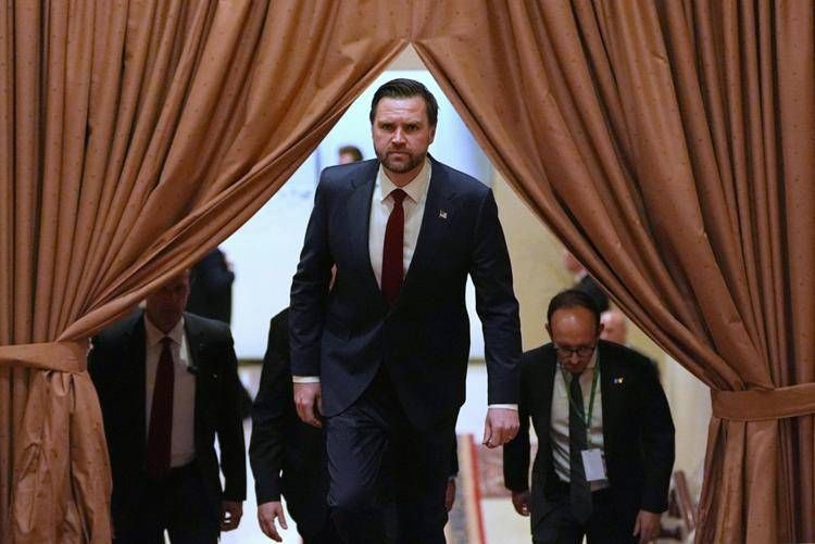 Vance a Islamabad peri colloqui Usa-Iran - Afp