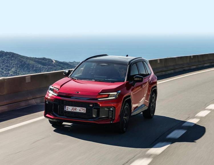 Toyota Rav4, più stile e tecnologia per restare la preferita