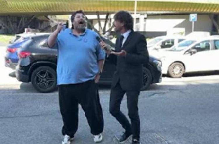 Adinolfi con inviato delle 'Iene' - (Fermo immagine)