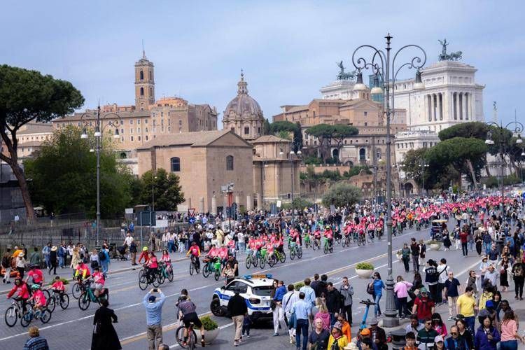 Prevenzione, a Roma la pedalata del Policlinico Campus Bio-medico contro il tumore al seno