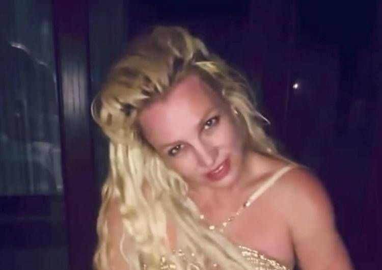 Britney Spears in uno dei video choc pubblicati sui social - Fotogramma /Ipa