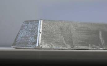 Un lingotto di indio, un metallo che rientra tra le  terre rare, nelle quali la Cina è pressoché monopolista. - Fotogramma/Ipa