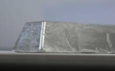 Un lingotto di indio, un metallo che rientra tra le  terre rare, nelle quali la Cina è pressoché monopolista. - Fotogramma/Ipa