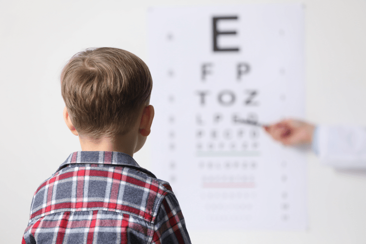 Miopia pediatrica, disponibile in Italia un collirio che la rallenta