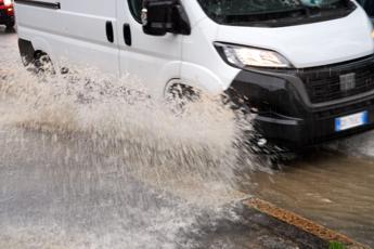 Roma, bomba d'acqua con pioggia e grandine